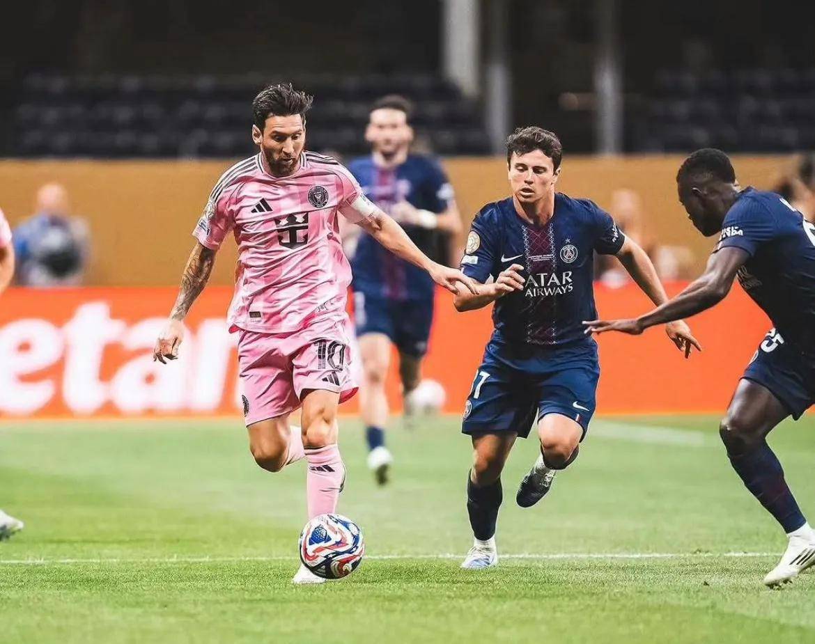 内马尔迎来二十赛季出色发挥，拜仁观众热烈欢呼！比赛高潮迭起的简单介绍-九游官网